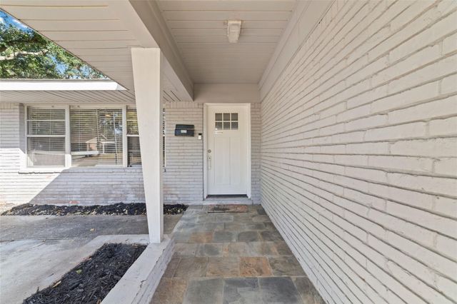 8625 Bob White Drive, Houston, TX 77074