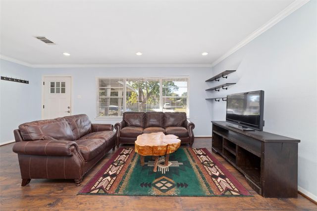 8625 Bob White Drive, Houston, TX 77074