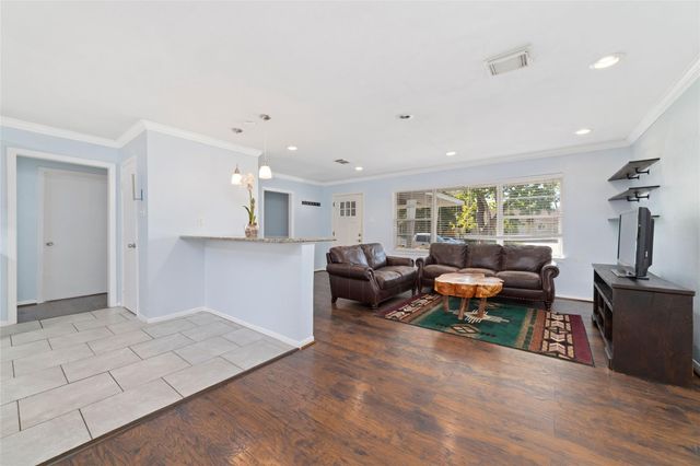 8625 Bob White Drive, Houston, TX 77074