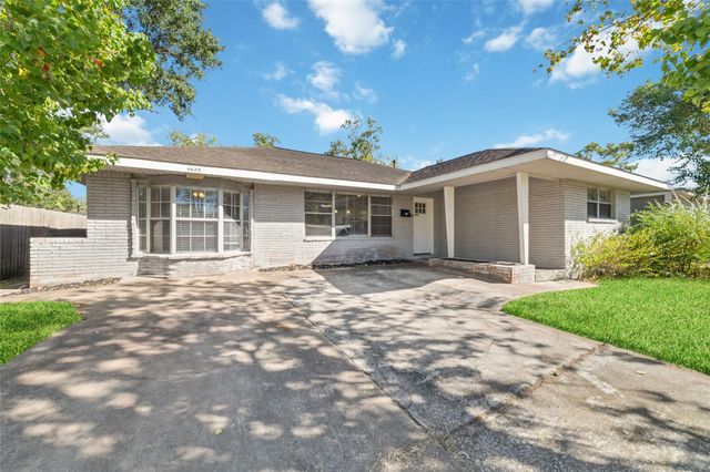 8625 Bob White Drive, Houston, TX 77074