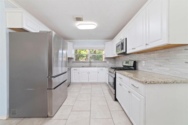 8625 Bob White Drive, Houston, TX 77074