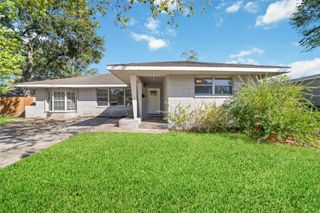 8625 Bob White Drive, Houston, TX 77074