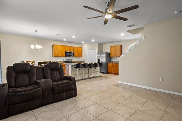 323 HARBOUR WAY, Mulberry, FL 33860