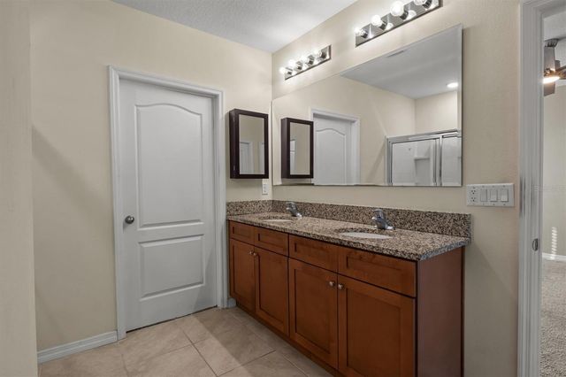 323 HARBOUR WAY, Mulberry, FL 33860