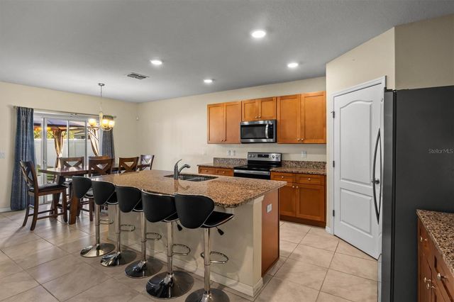 323 HARBOUR WAY, Mulberry, FL 33860