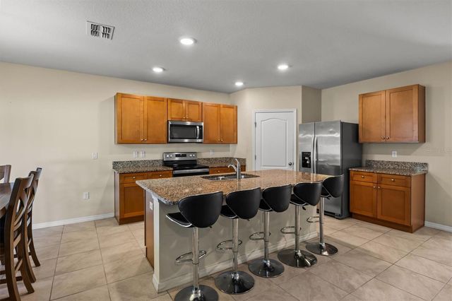 323 HARBOUR WAY, Mulberry, FL 33860