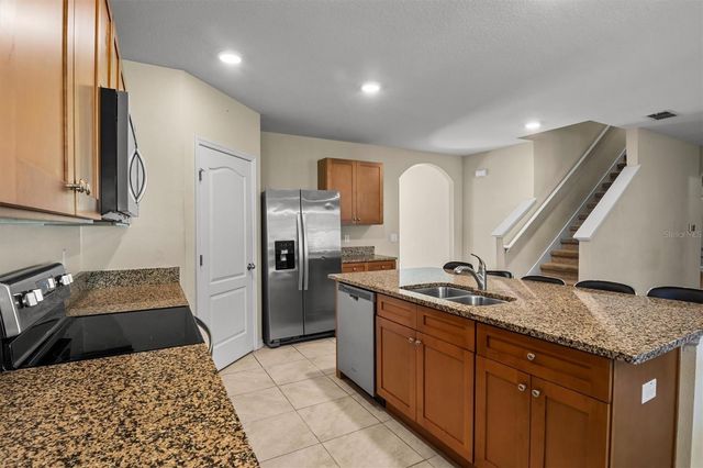 323 HARBOUR WAY, Mulberry, FL 33860