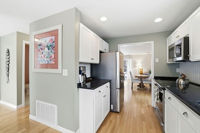 40 Bay Farm Rd 40, Duxbury, MA 02332