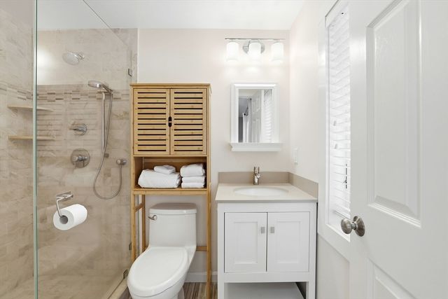 40 Bay Farm Rd 40, Duxbury, MA 02332