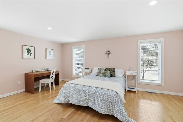 40 Bay Farm Rd 40, Duxbury, MA 02332