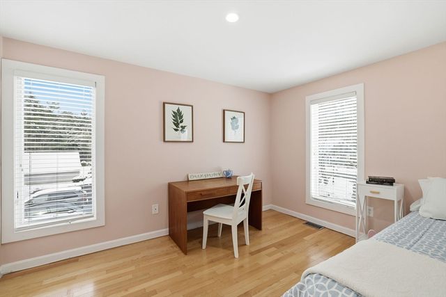 40 Bay Farm Rd 40, Duxbury, MA 02332