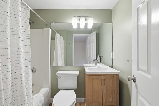 40 Bay Farm Rd 40, Duxbury, MA 02332