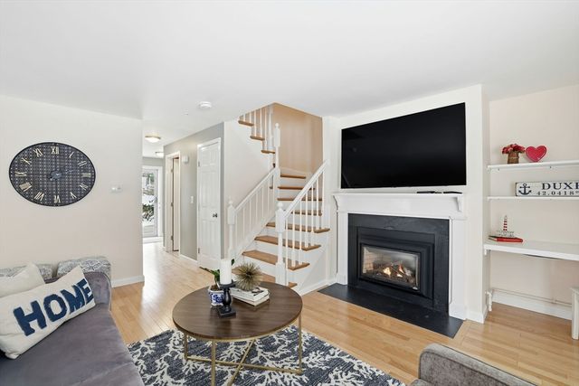 40 Bay Farm Rd 40, Duxbury, MA 02332