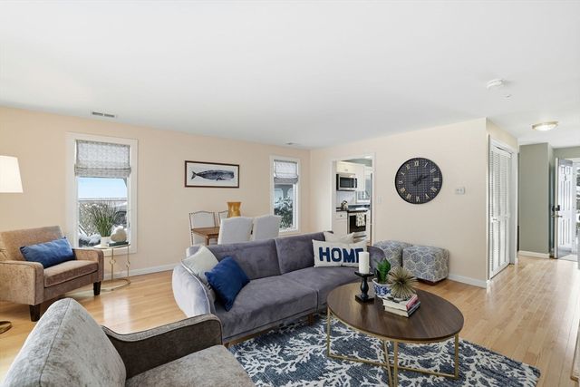 40 Bay Farm Rd 40, Duxbury, MA 02332