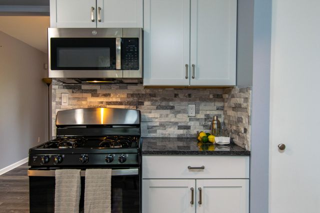 8387 Lakeview Court, Ypsilanti, MI 48198