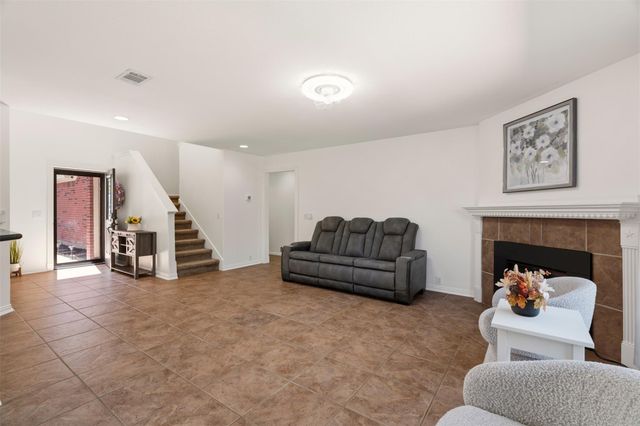 228 Hoot Owl LN N, Leander, TX 78641