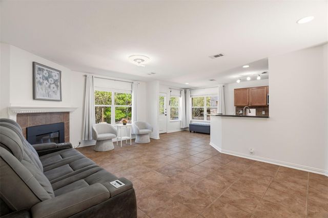 228 Hoot Owl LN N, Leander, TX 78641