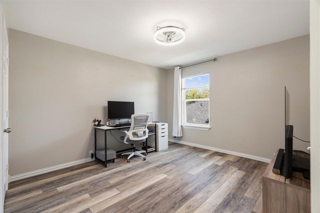 228 Hoot Owl LN N, Leander, TX 78641