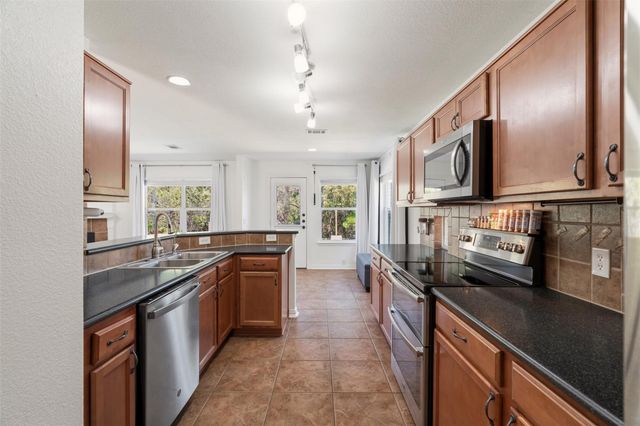 228 Hoot Owl LN N, Leander, TX 78641