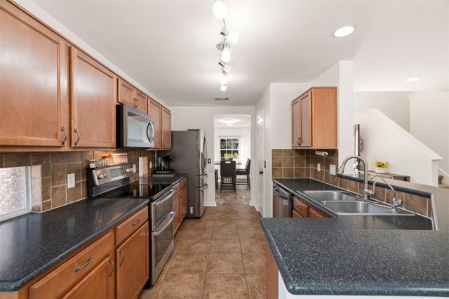 228 Hoot Owl LN N, Leander, TX 78641