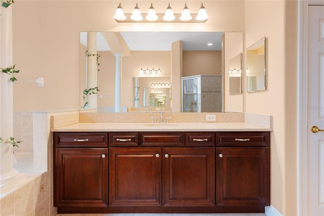 10603 CAYMAN ISLE COURT, Tampa, FL 33647