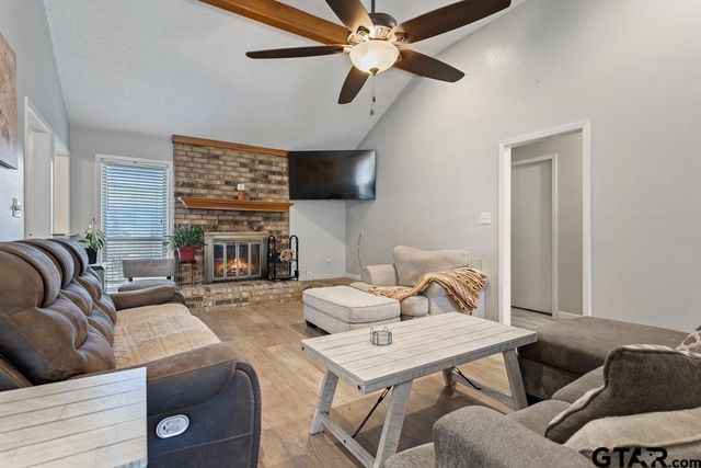 810 Corey Dr, Whitehouse, TX 75791