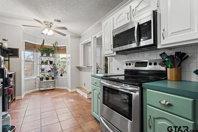 810 Corey Dr, Whitehouse, TX 75791