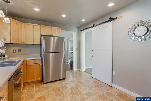 1065 22nd St NE, Salem, OR 97301