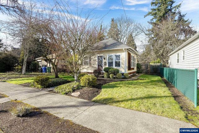 1065 22nd St NE, Salem, OR 97301