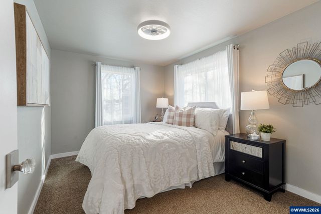 1065 22nd St NE, Salem, OR 97301