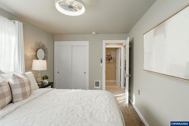 1065 22nd St NE, Salem, OR 97301