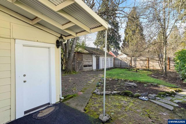 1065 22nd St NE, Salem, OR 97301