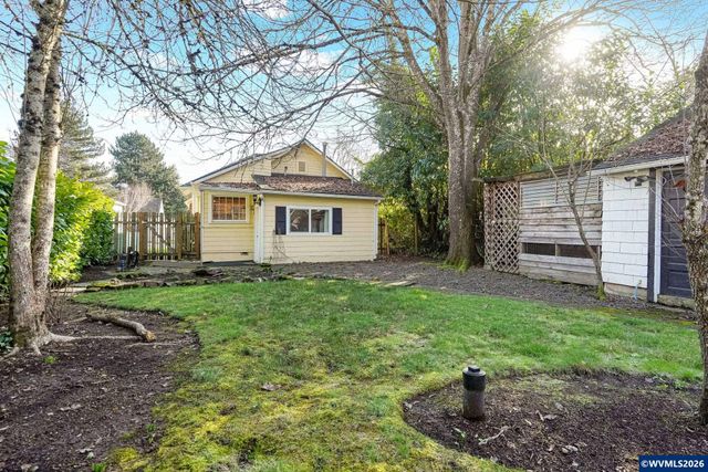 1065 22nd St NE, Salem, OR 97301