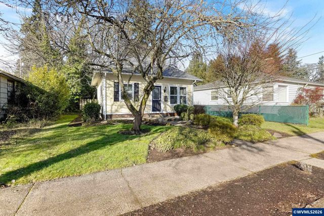 1065 22nd St NE, Salem, OR 97301