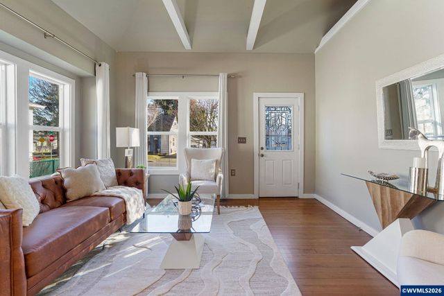 1065 22nd St NE, Salem, OR 97301