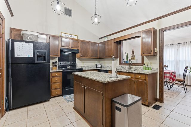 704 TEM ST, Bolivar, TN 38008