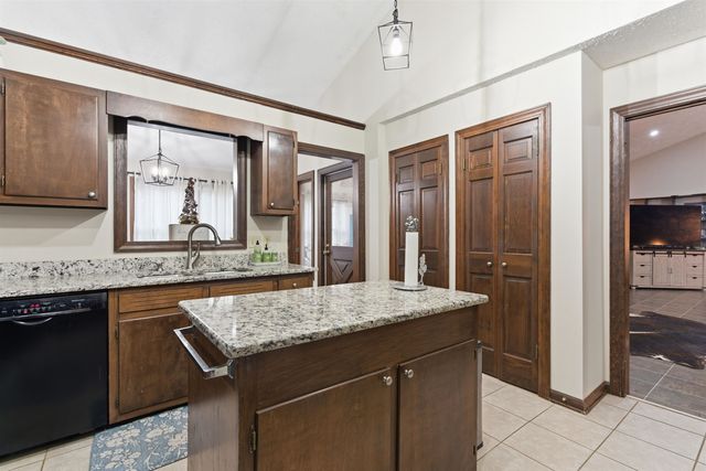 704 TEM ST, Bolivar, TN 38008