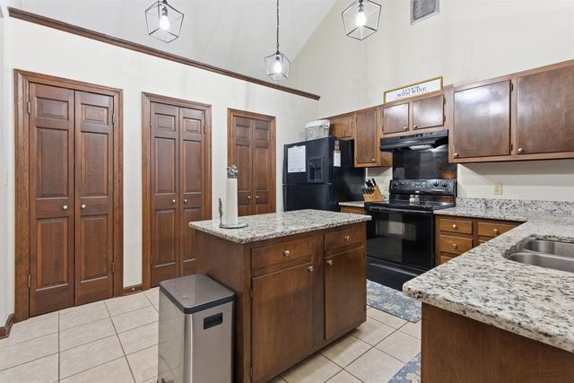 704 TEM ST, Bolivar, TN 38008