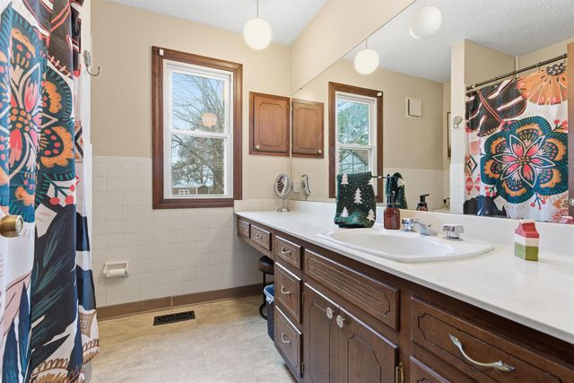 704 TEM ST, Bolivar, TN 38008