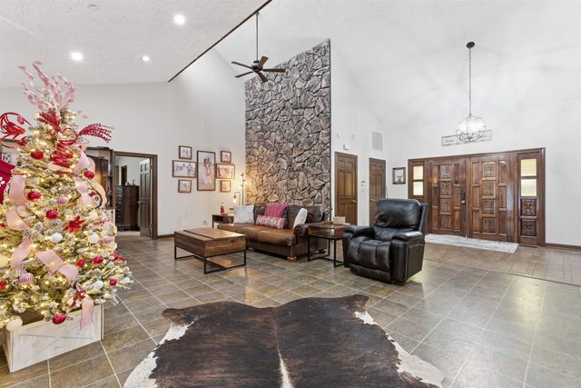 704 TEM ST, Bolivar, TN 38008