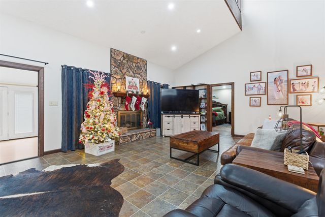 704 TEM ST, Bolivar, TN 38008