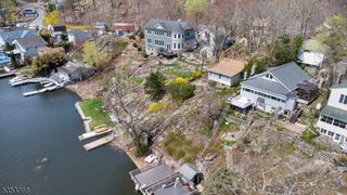 321 Squaw Trl, Hopatcong Boro, NJ 07821