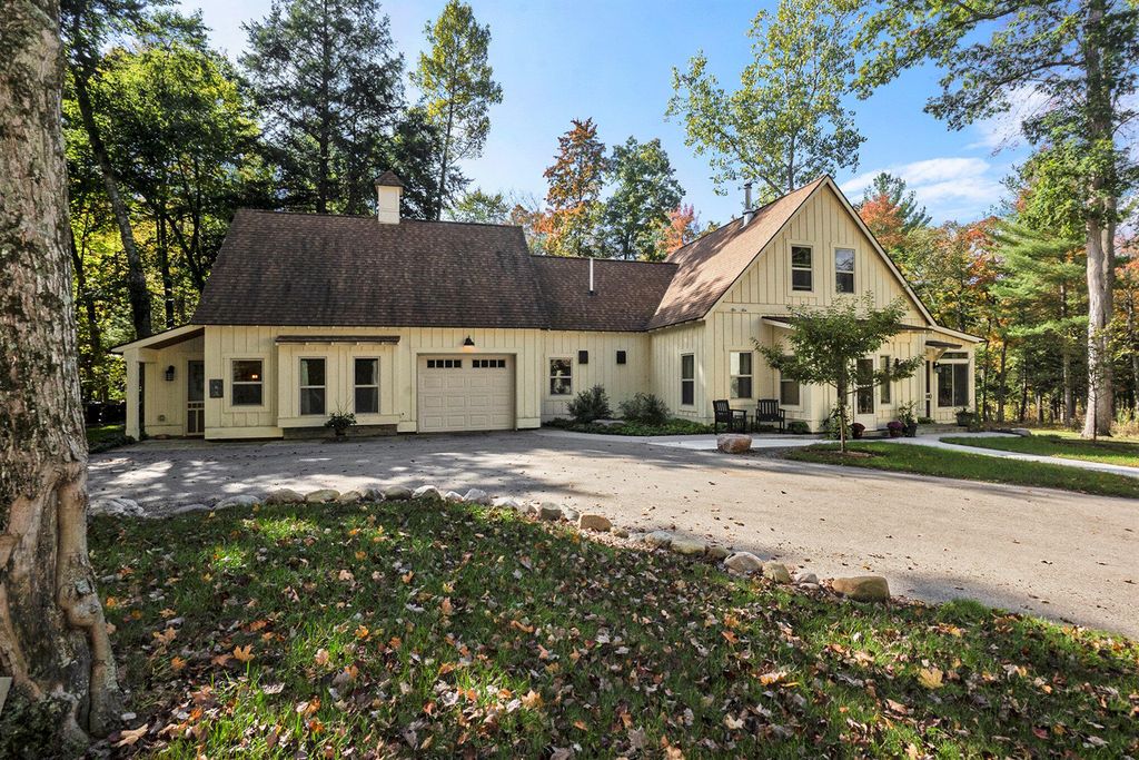 8999 S Ferris Avenue, Garfield Twp, MI 49327