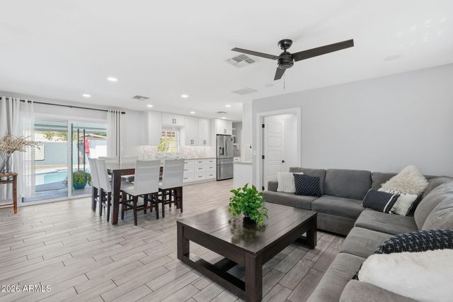 1832 E ENID Avenue, Mesa, AZ 85204