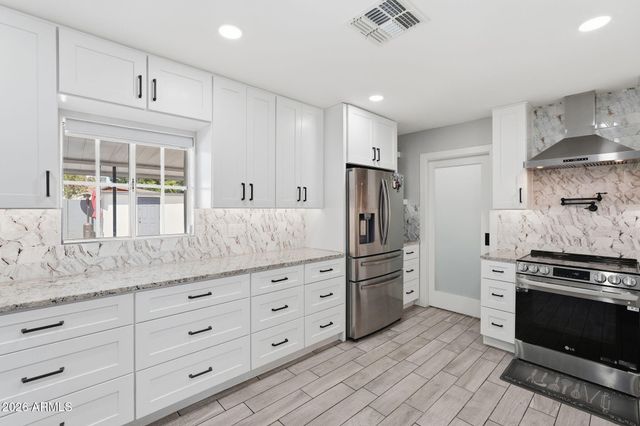 1832 E ENID Avenue, Mesa, AZ 85204