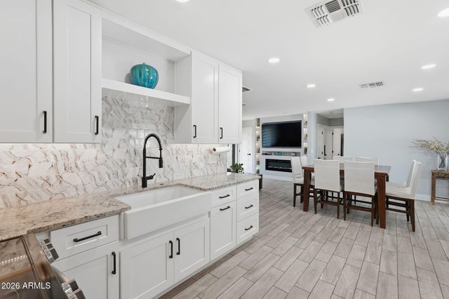 1832 E ENID Avenue, Mesa, AZ 85204