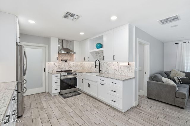 1832 E ENID Avenue, Mesa, AZ 85204