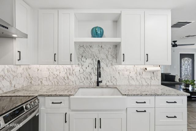 1832 E ENID Avenue, Mesa, AZ 85204