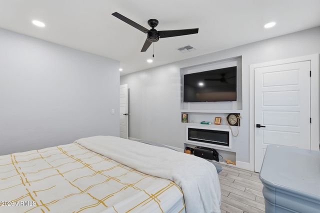 1832 E ENID Avenue, Mesa, AZ 85204