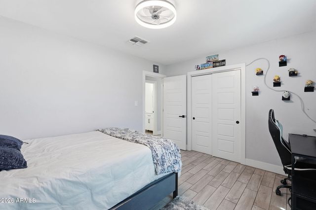 1832 E ENID Avenue, Mesa, AZ 85204